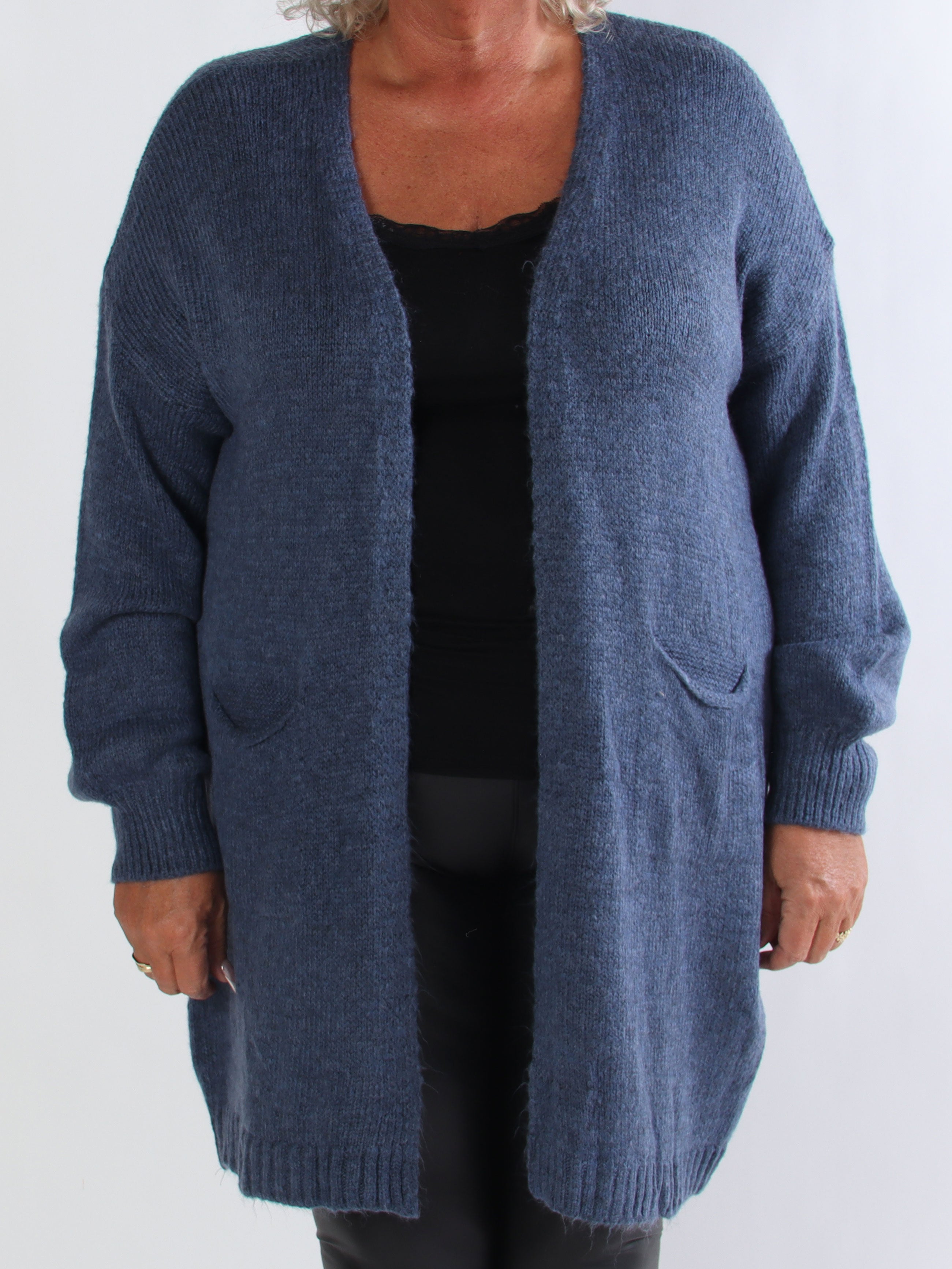 Valentine - Stickad plus size kofta med fickor